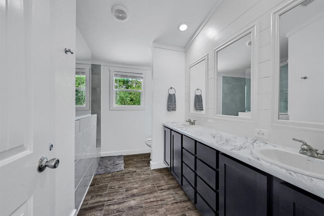 Primary en-suite full​​‌​​​​‌​​‌‌​‌‌​​​‌‌​​‌‌​‌​​​​​‌ bath | Image 28
