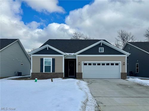 8139 Brookview Ln, Mentor, OH, 44060-7801 | Card Image