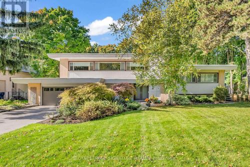 8 Silverdale Cres, North York, ON, M3A3H1 | Card Image