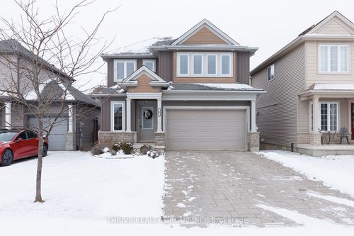 33 Abbott St, Strathroy, ON, N7G0B6 | Card Image