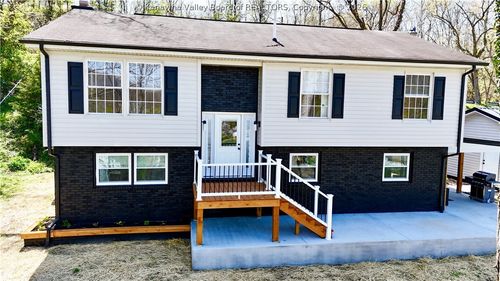 219 Westmoreland Dr, Dunbar, WV, 25064-2707 | Card Image