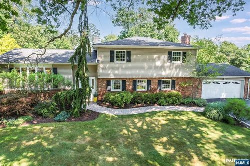 535 Richard Pl, Wyckoff, NJ, 07481-1702 | Card Image