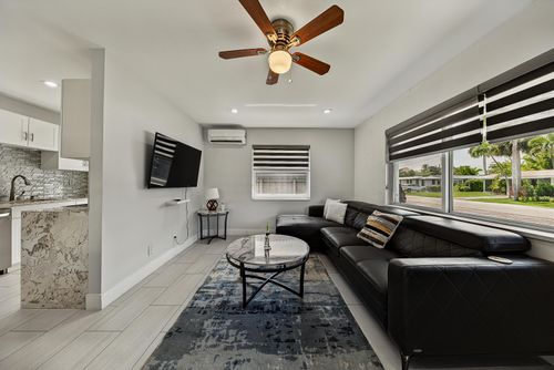 front-1004 Ne 18th St, Fort Lauderdale, FL, 33305-3808 | Card Image