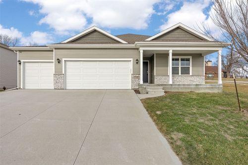 701 Prairie View Dr, West Branch, IA, 52358-8807 | Card Image