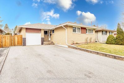 33 Woodgarden Cres, House other with 3 bedrooms, 2 bathrooms and 4 parking in Scarborough ON | Image 2