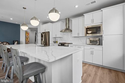 201-3925 Fair Ridge Dr, FAIRFAX, VA, 22033-2993 | Card Image