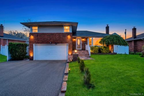 310 Southwood Cir, Syosset, NY, 11791-5714 | Card Image