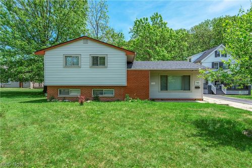 745 Wellmon St, Bedford, OH, 44146-3873 | Card Image