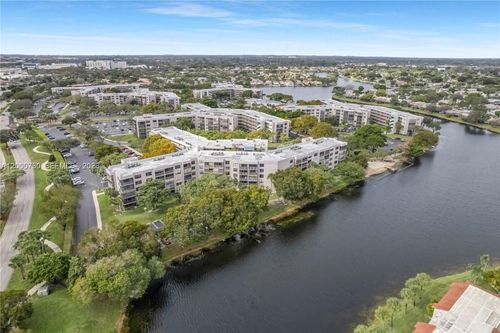 317-900 Colony Point Cir, Pembroke Pines, FL, 33026-2935 | Card Image