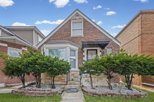 8340 Yates Blvd, Chicago, IL, 60617-1944 | Card Image