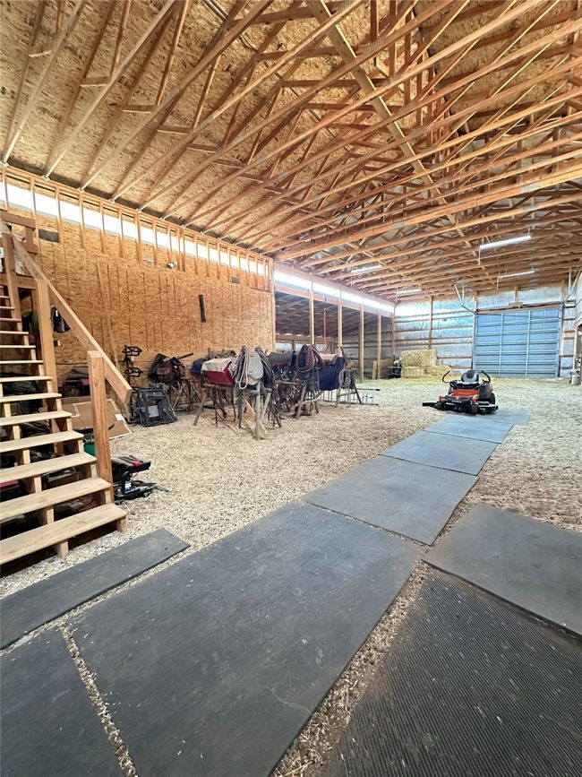 horse barn | Image 15