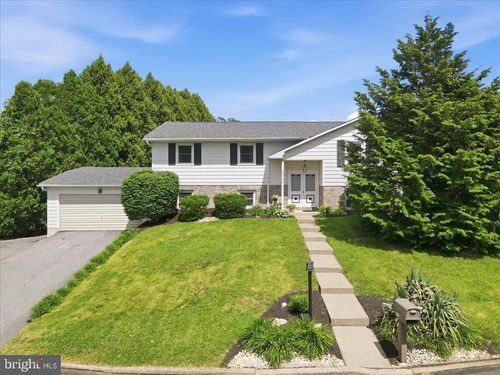 2705 Andrea Dr, ALLENTOWN, PA, 18103-4601 | Card Image