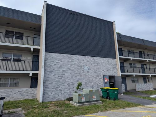 apt-201-7960 Colony Cir N, Tamarac, FL, 33321-8329 | Card Image