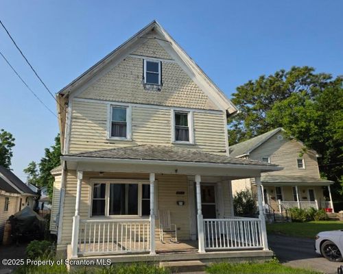 135 Throop St, Scranton, PA, 18508-1611 | Card Image