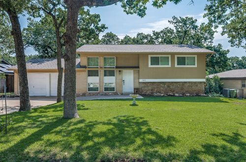 141 Stonegate Ct, Bedford, TX, 76022-6638 | Card Image