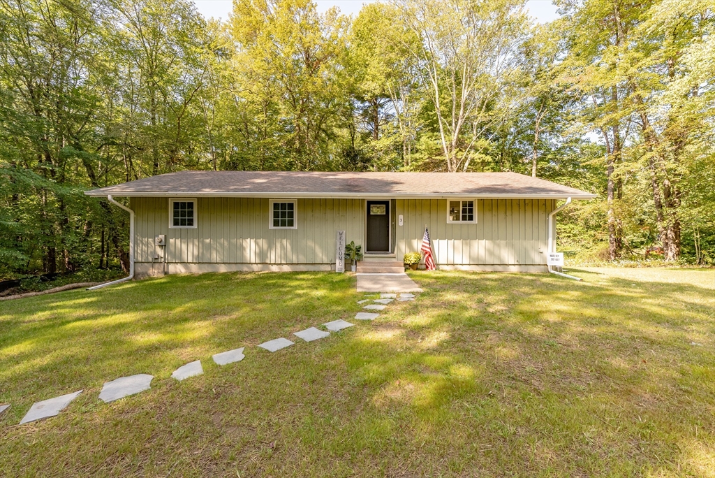 Loomis St, Southwick, MA 01077