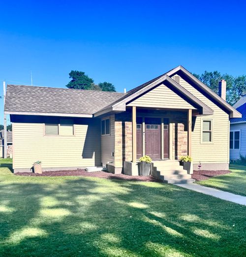 211 Western Ave N, Brooten, MN, 56316-4666 | Card Image