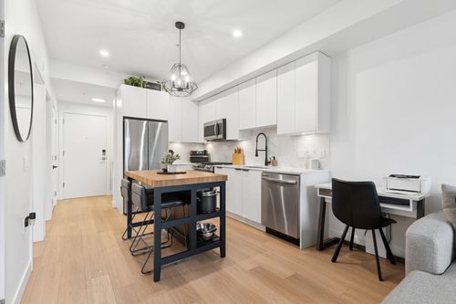 204-2331 Kelly Ave, Port Coquitlam, BC, V3C0T4 | Card Image