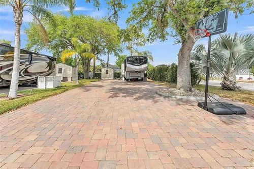 16329 Cherry Tree Ct, CLERMONT, FL, 34714-6329 | Card Image