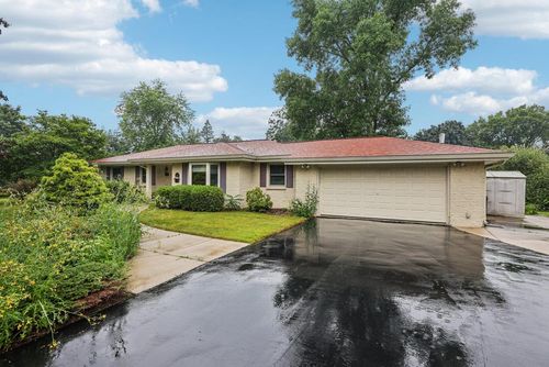 4515 Coral Dr, Brookfield, WI, 53045-1326 | Card Image