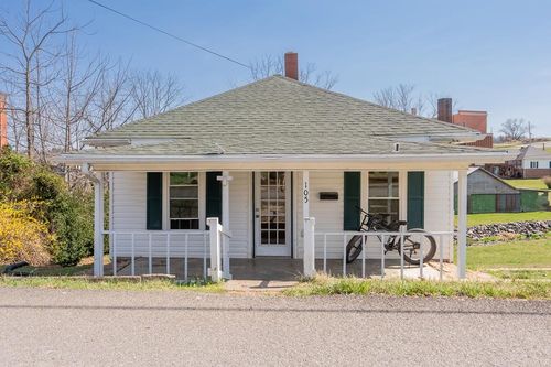105 Swanson St, Galax, VA, 24333-3831 | Card Image