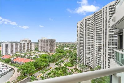 1805 - 21055 Yacht Club Dr, Condo with 3 bedrooms, 2 bathrooms and null parking in Aventura FL | Image 2