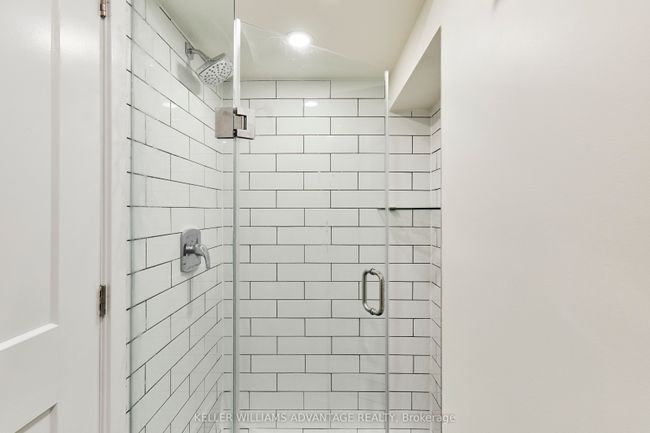 233 Kingston Rd, Home with 3 bedrooms, 3 bathrooms and 2 parking in Toronto ON | Image 13