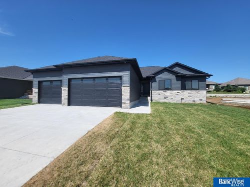 433 Half Moon Dr, Lincoln, NE, 68527-1502 | Card Image