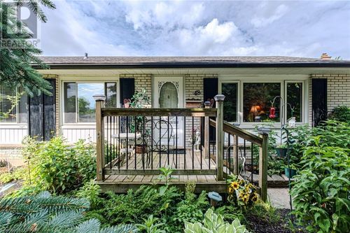 48 Market St, Paris, ON, N3L3B2 | Card Image