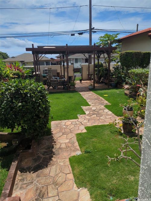1042 17th Ave, Honolulu, HI, 96816-4108 | Card Image
