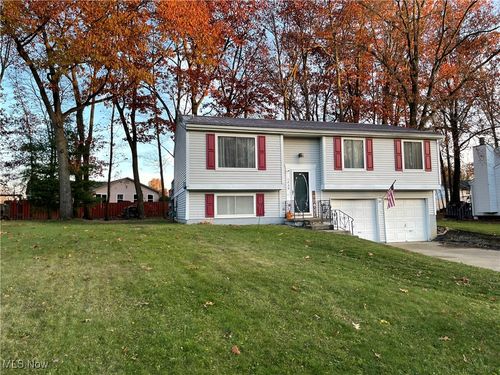 1239 Woodledge Dr, Mineral Ridge, OH, 44440-9422 | Card Image