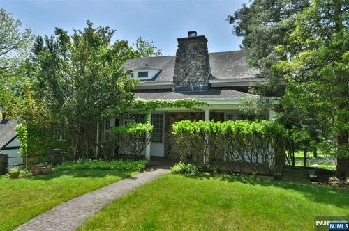 584 W Saddle River Rd, Upper Saddle River, NJ, 07458-1113 | Card Image