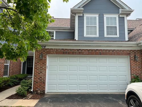 2004 N Silver Lake Rd, Arlington Heights, IL, 60004-8202 | Card Image