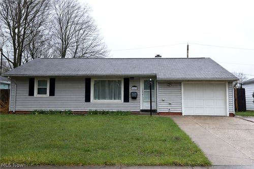 6429 Aylesworth Dr, Parma Heights, OH, 44130-3104 | Card Image