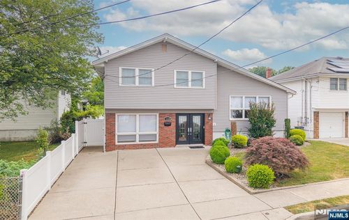 1138 Stonewall Ln, Secaucus, NJ, 07094-4114 | Card Image