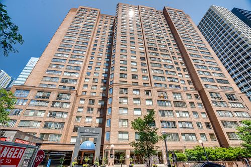 2322-633 Bay St, Toronto, ON, M5G2G4 | Card Image