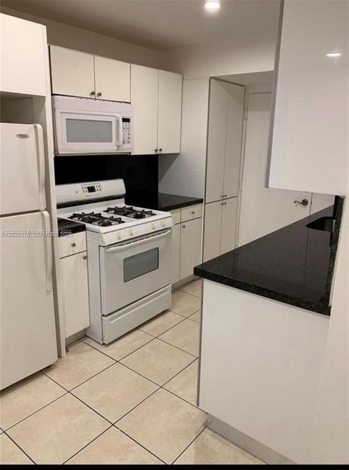 d202-18101 Nw 68th Ave, Hialeah, FL, 33015-3945 | Card Image