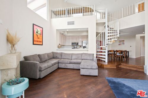 306-255 Main Street, Los Angeles, CA, 90291 | Card Image