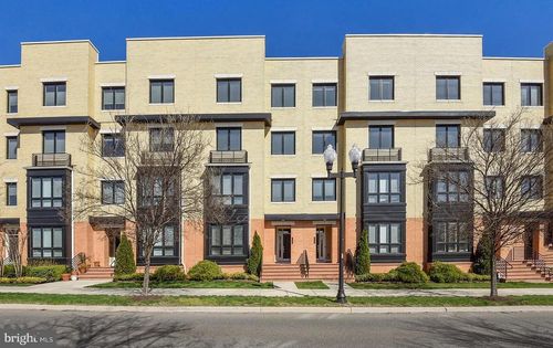 102-2409 Richmond Hwy, ALEXANDRIA, VA, 22301-1193 | Card Image