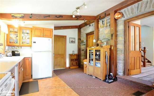 9717 Highway 118, House other with 2 bedrooms, 2 bathrooms and 8 parking in Algonquin Highlands ON | Image 9