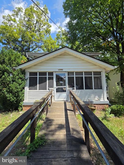 2137 30th St Ne, WASHINGTON, DC, 20018-1501 | Card Image