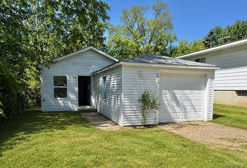 2840 Oldsmobile Ave, Waterford, MI, 48328-2644 | Card Image
