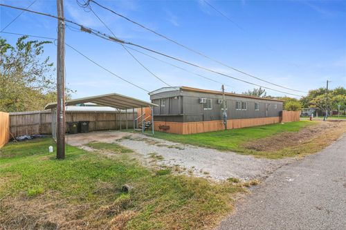 403 Avenue E, Dickinson, TX, 77539-8677 | Card Image