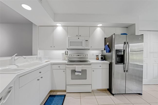APT-2101 - 5725 Greenwood Ave, Condo with 2 bedrooms, 2 bathrooms and null parking in NORTH PORT FL | Image 7