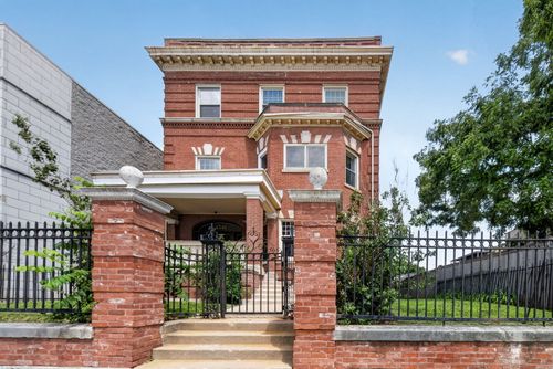 4541 Forrestville Ave, Chicago, IL, 60653-4196 | Card Image