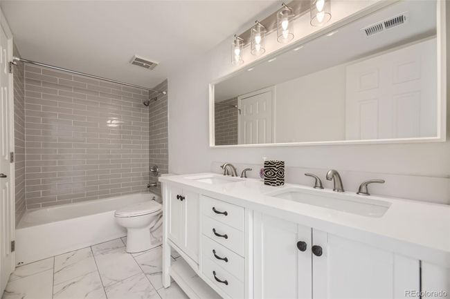 APT-308 - 12043 W Cross Dr, Condo with 1 bedrooms, 2 bathrooms and 3 parking in Littleton CO | Image 9