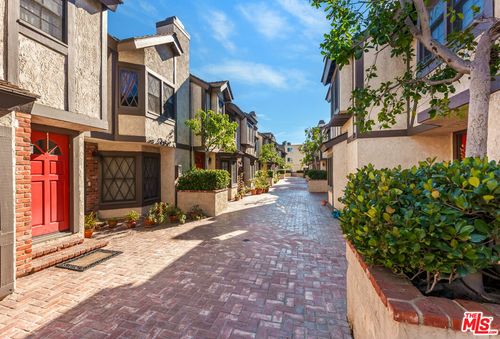 unit-17-11940 Weddington St, Valley Village, CA, 91607-2898 | Card Image