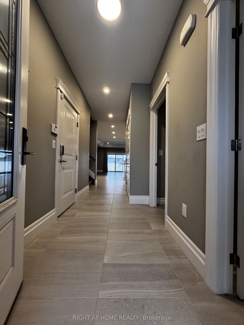 463 Martinique Ave, Windsor, ON, N8P0E7 | Card Image