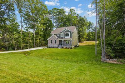 View of front facade with a front lawn | Image 3