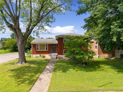 211 Sherwood Ct, Clarksville, IN, 47129-3035 | Card Image